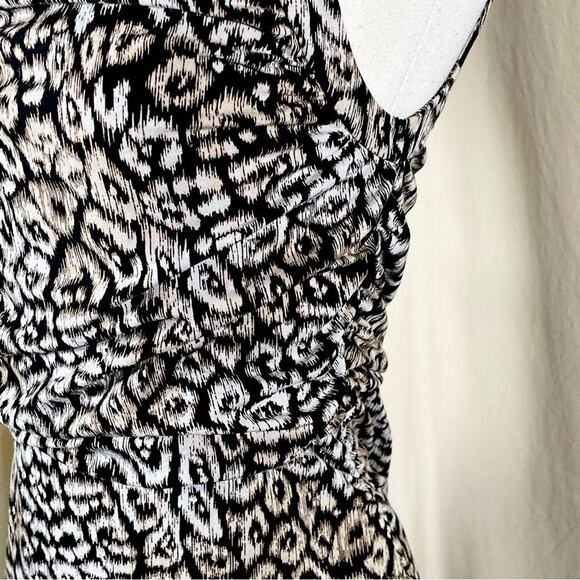 ANN TAYLOR ~ Beautiful Animal Print Dress with Ruching Detail ~ Size 10 - Picture 3 of 6